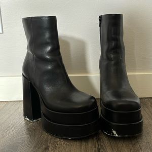 Steve Madden COBRA size 7 platforms